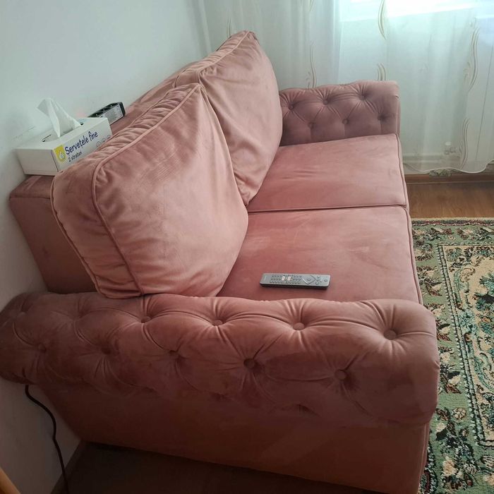 Vând canapea extensibilă din catifea