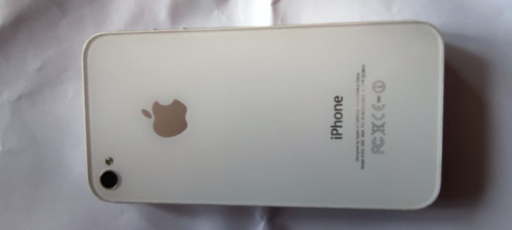 Телефон Iphone 4