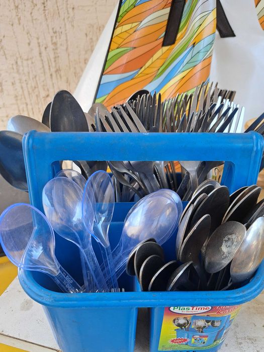 Продам посуду для столовой