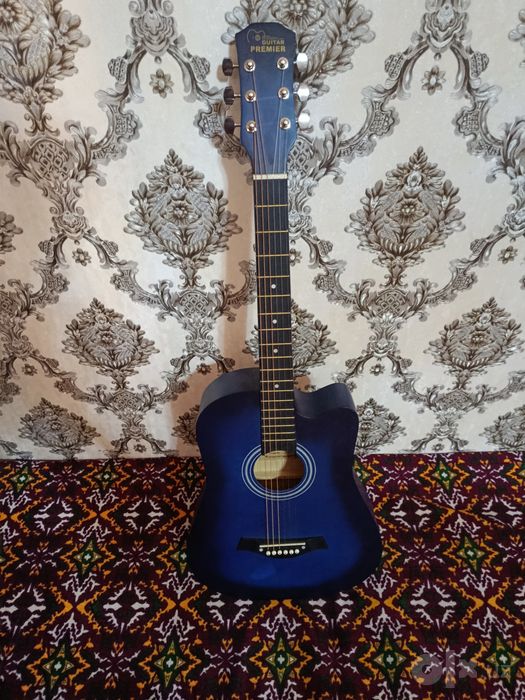 Akustik gitara sotiladi