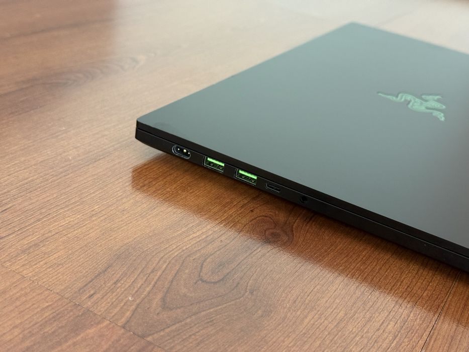 Геймърски Лаптоп 15.6’ QHD 240Hz RTX 4070 8GB Core I7-13800H Razer Blade 15 32GB DDR5 1TB SSD