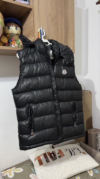 Vesta neagră Moncler