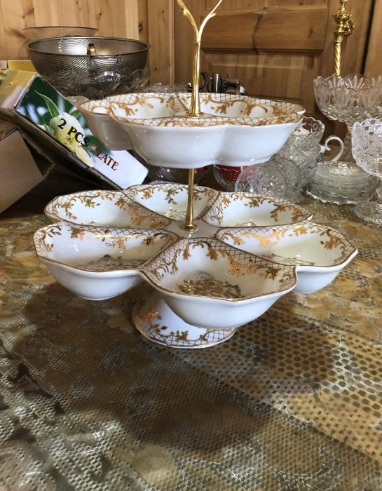 Продам 2 шт.этажерку б/у