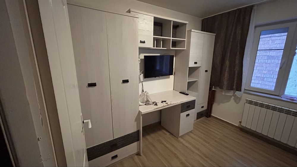 Persoana Fizica ofer spre inchiriera garaoniera situata in zona Podu Ros, utilata complet