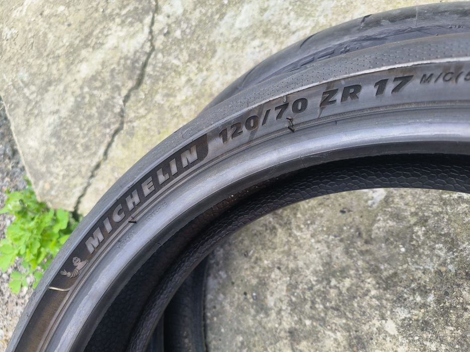 Michelin Power 5.  120/70/17.
Dot 0722. Добро състояни