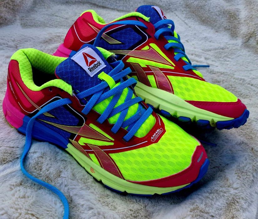 Reebok оригинални дамски сникърсинс електрикови цветове  36 номер