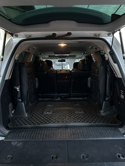 Lexus LX570 год 2011