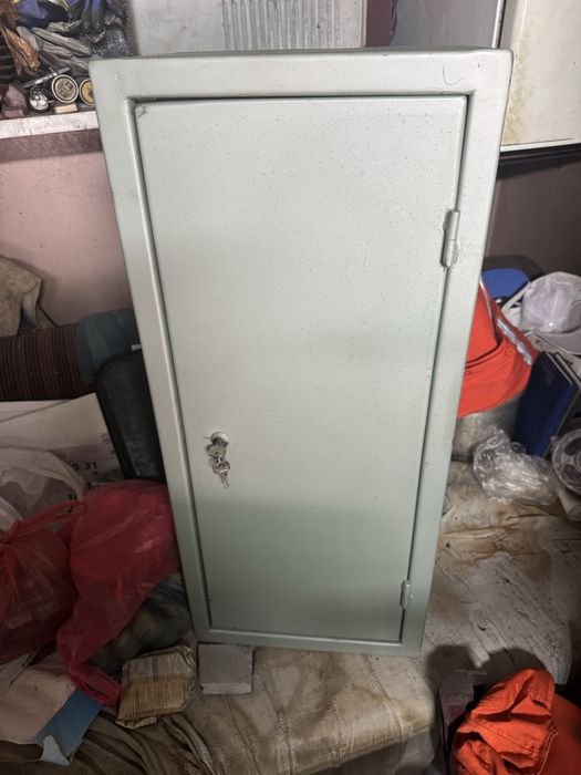 Метален шкаф за оръжие