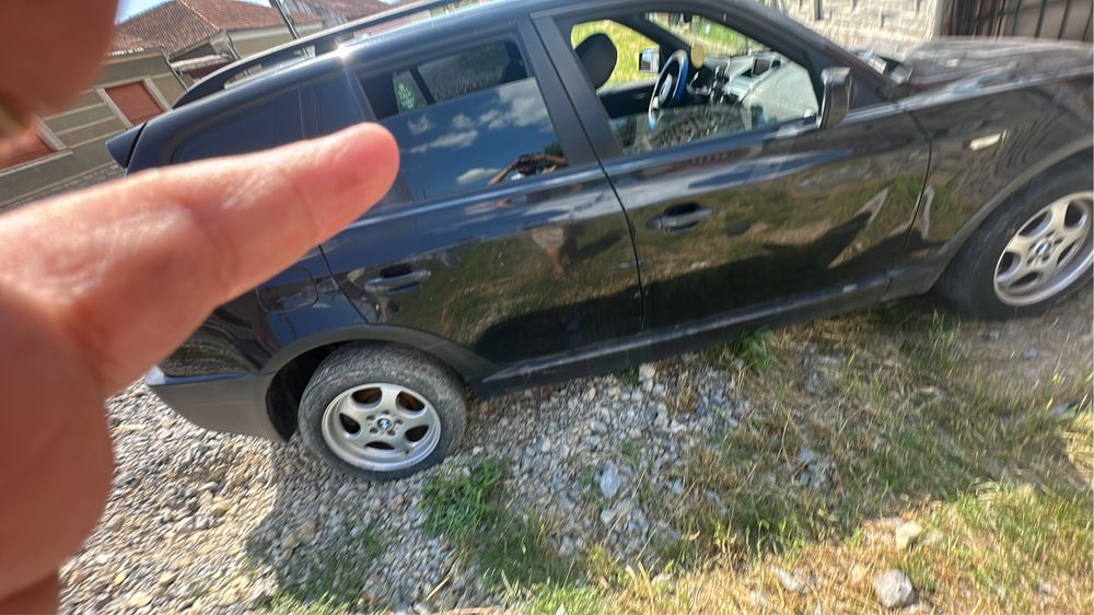 BMW X3 2005, acte la zi, ambreiaj nou, scaune piele încălzite, trapă, senzori parcare. Merge bine. Ușă dreapta zgâriată, preț negociab