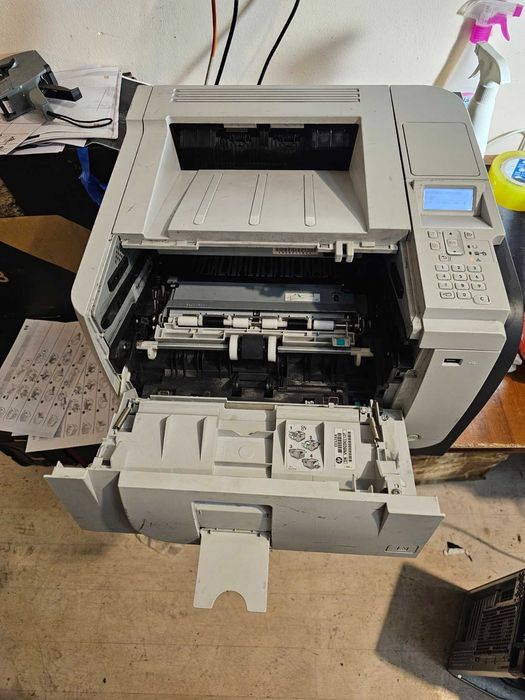 HP LaserJet P3015 принтер