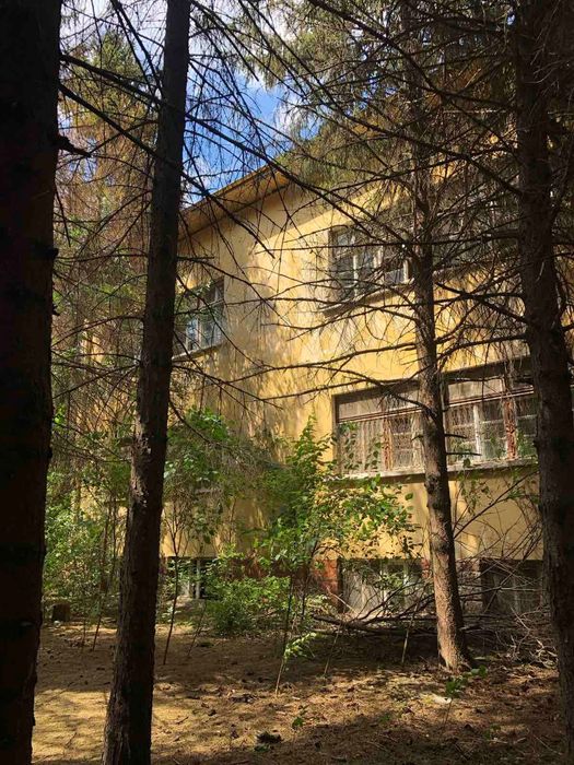 Самостоятелен имот (бивше училище)