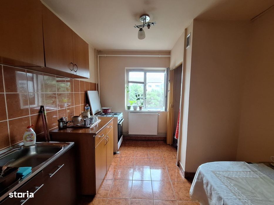 Oportunitate! Apartament 3 camere - decomandat - etaj 3 - Aradului