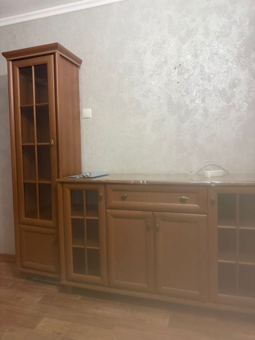 Разные шкафы и стулья