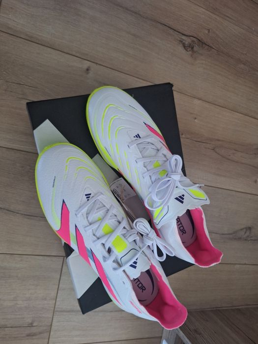 Чисто нови мъжки стоножки Adidas Predator, 44 номер