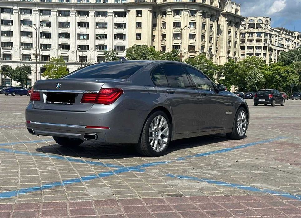 BMW Seria 7 2015 | 3.0 Diesel | 4x4 xDrive | Complectați 4 Butoane