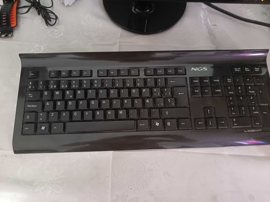 PC complet- AMD Phenom II X4, 8GB RAM, Radeon HD 7700