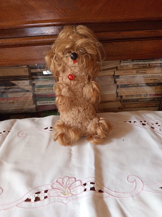Vind jucărie veche câine  Pudel  caniche anii 70-80 înălțime 28 cm