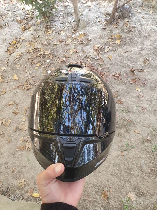 Moto kaska karboniviy