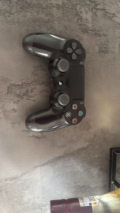 PlayStation 4 Pro 1 TB + 2 manete