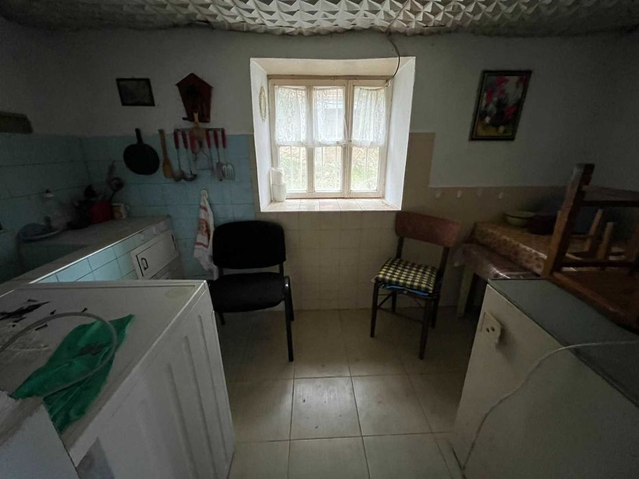 Къща с просторен двор за продажба в с. Средногорово