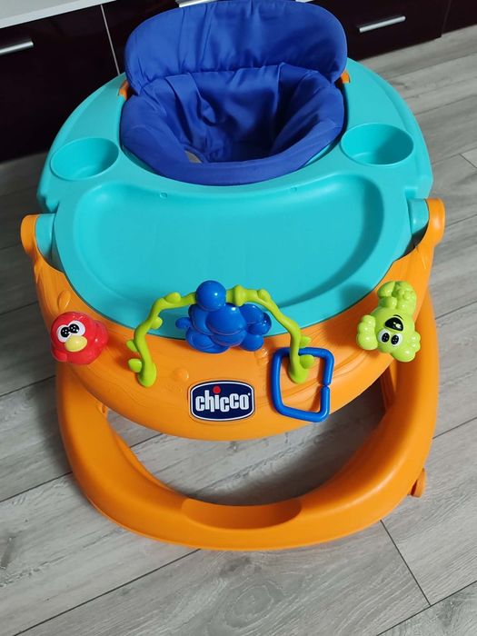 Vând premergător CHICCO