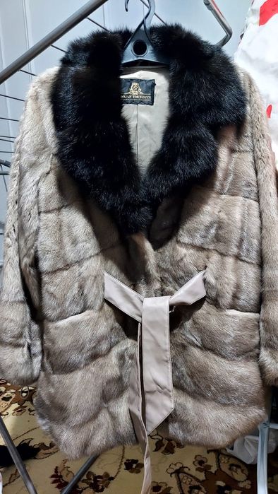 Норковая шуба продается