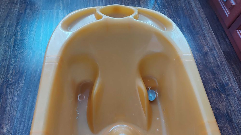 Продавам анатомично корито BERTONI за къпане на бебе