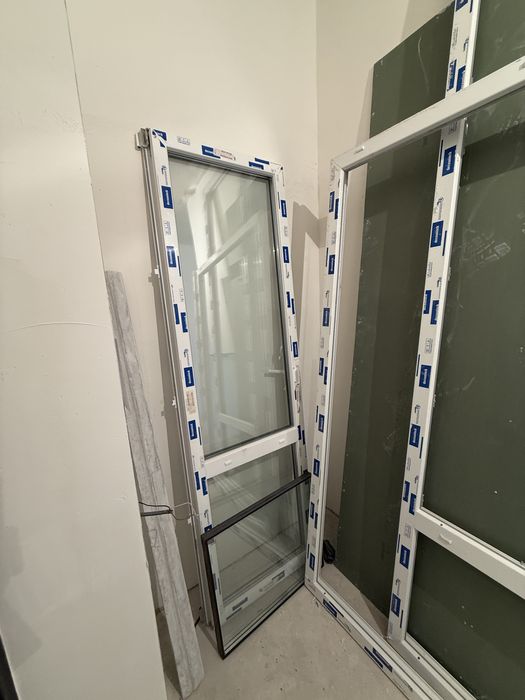 Продам балконное окно с дверью