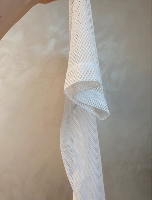 Tricou Adidas Originals alb cu detaliu plasă (mesh) si logo portocaliu