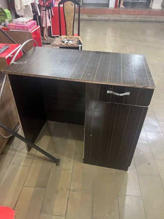 Magazin mebellari sotiladi