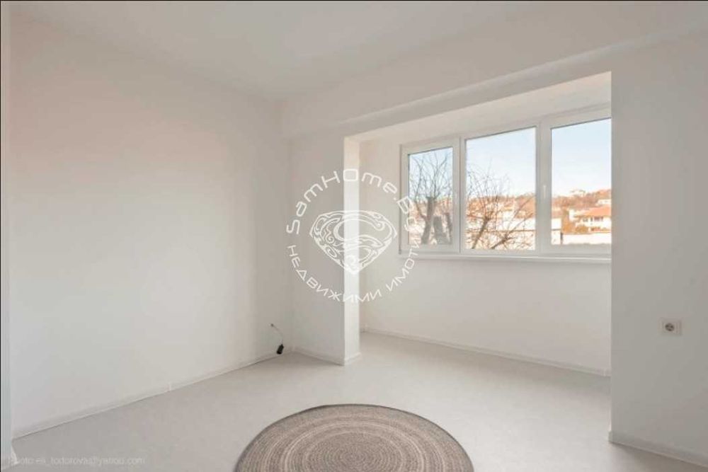 Продава се Четиристаен апартамент в Варна, Цветен квартал - 82 кв.м за 1903 €/кв.м - Снимка #4