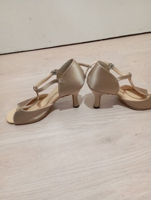 обувки за спортни танци