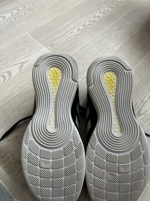 Кроссовки Адидас