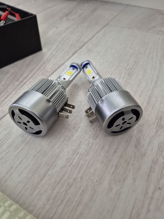 Продам Led лампочку.  H15 и H7 "Mtec"