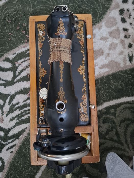 Швейная машина .