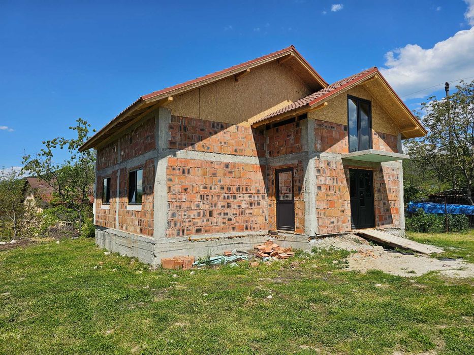 Teren si casa in constructie in SAT Fedelesoiu, jud. Valcea