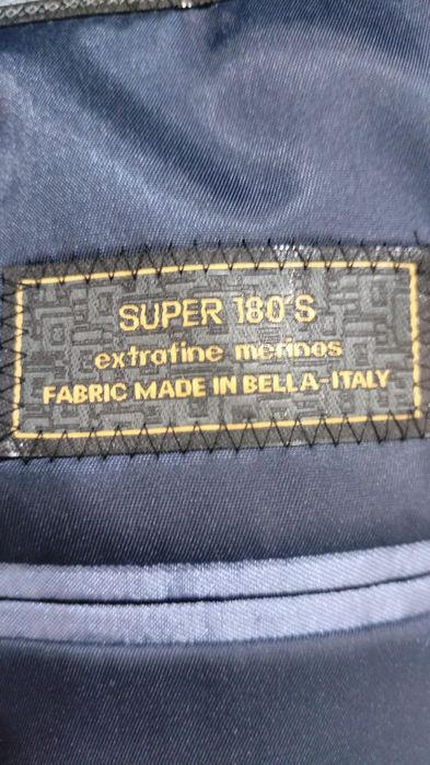 Продаю мужской костюм