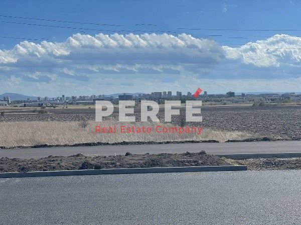 Продава се Парцел в Бургас, Център - 11120 кв.м за 80 €/кв.м - Снимка #1