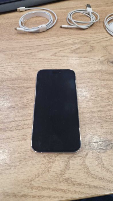 IPhone 14 Pro + зарядно, външ. батерия и безж. зарядно