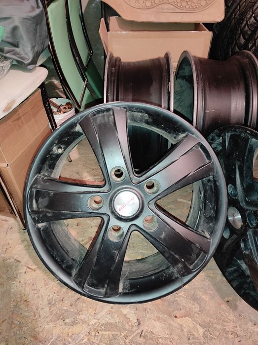 Продам 4 диска и резину