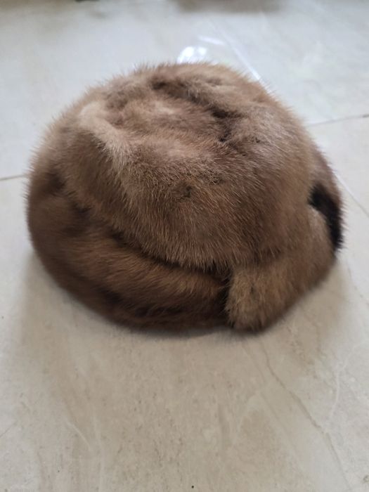 Vând căciulă blană naturală