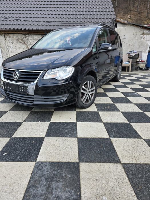 Vînd Touran 7 locuri  2.0 140cp  an 2009 2800 Adus recent din Germania  Neinmatriculat Tuv valbil