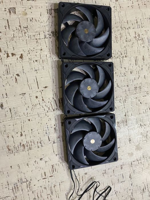 Продам комплект из 3 оригинальных вентиляторов HYPERPC