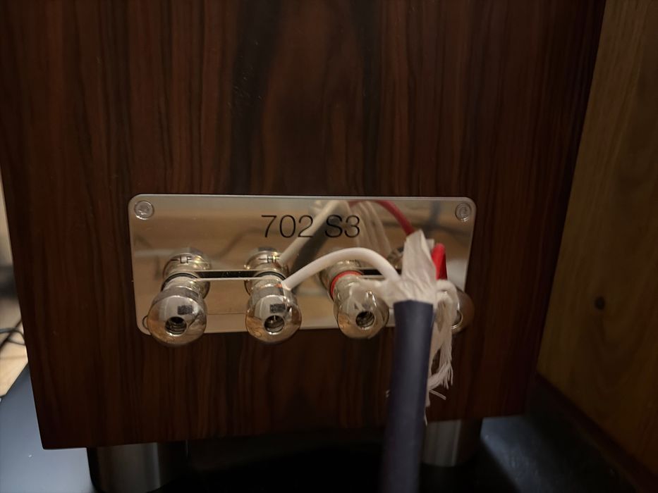 Продавам Bowers & Wilkins 702 S3