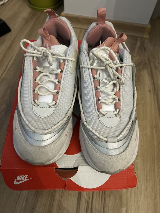 Дамски маратонки Nike