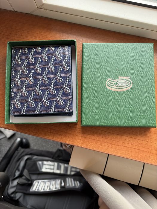 Чисто нов портфейл на Goyard