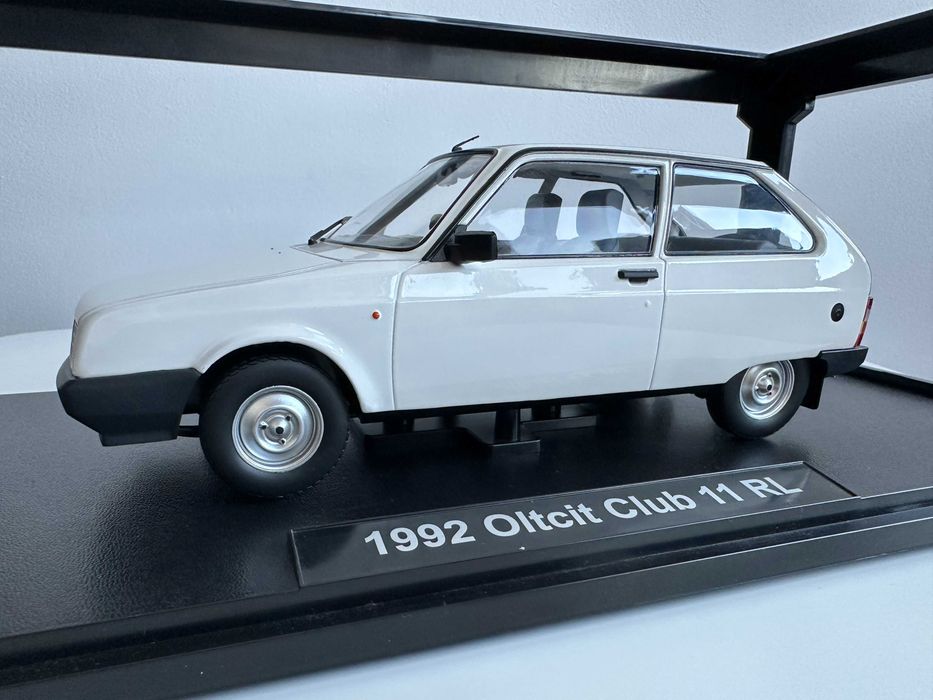 Macheta auto OLTCIT CLUB Albastru 1990 Triple9 1/18