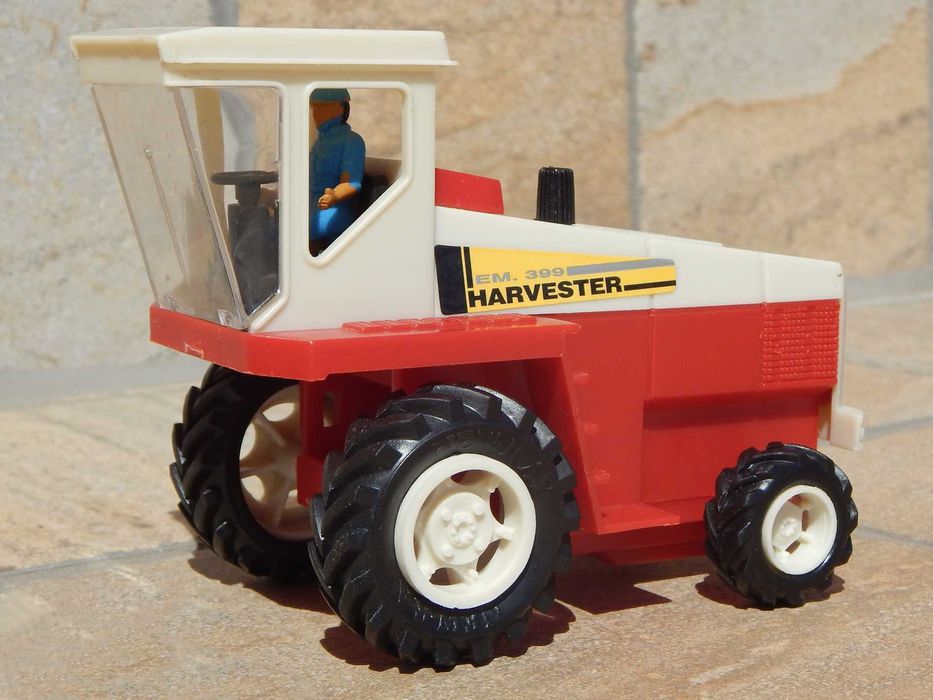 Jucarie combina agricola EM 399 Harvester New Ray 1999 plastic