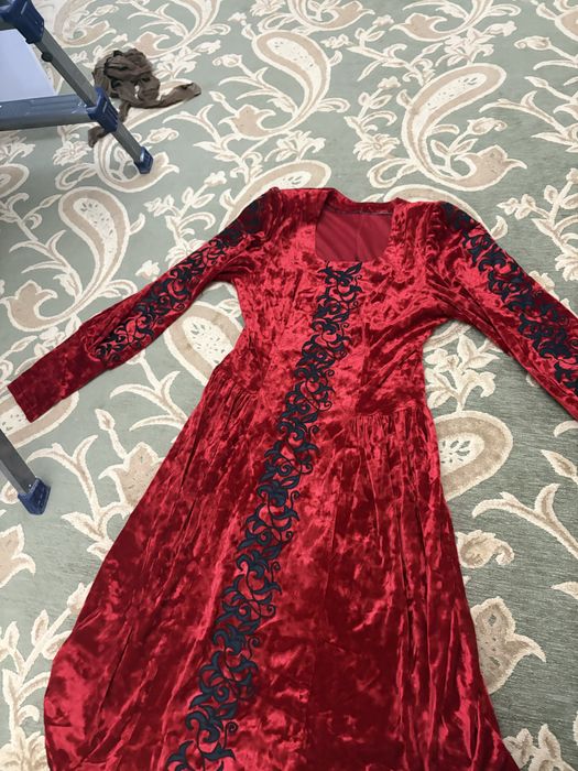 красное платье,ручная работа