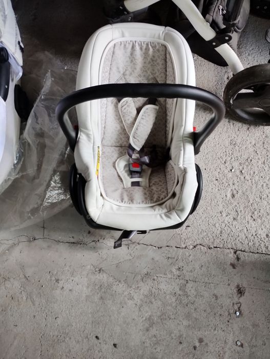 Продавам бебешка количка